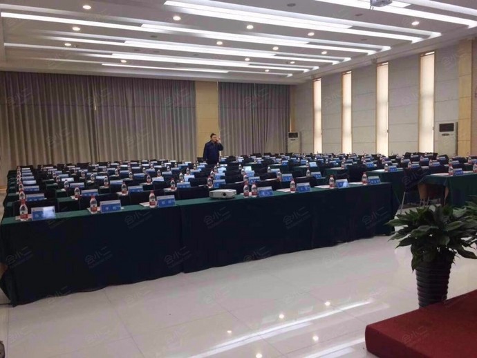 郑州富宜时尚酒店二楼会议室