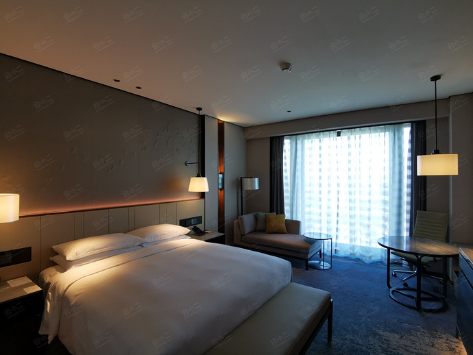 上海中优城市万豪酒店豪华大床房