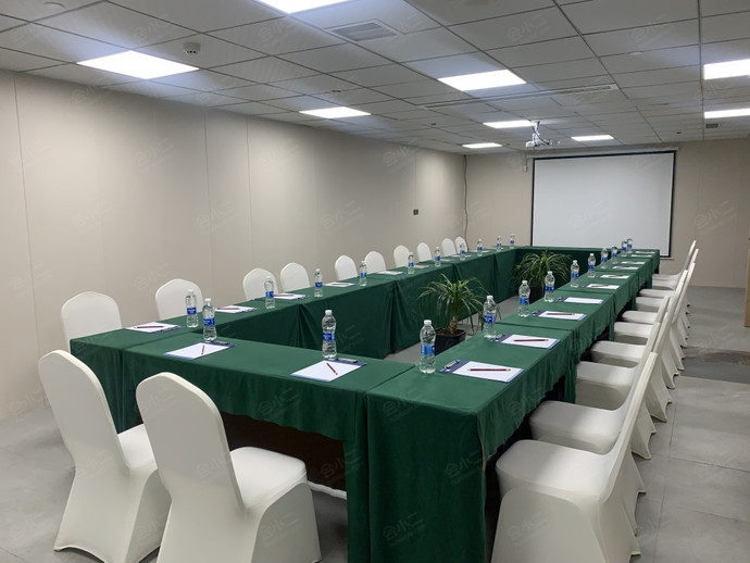 长沙高铁南站智选假日酒店小会议室