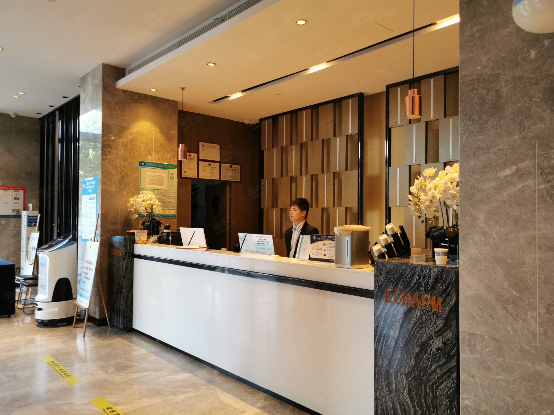 宜尚酒店(武汉汉阳大道五里墩地铁站店)大堂-前台