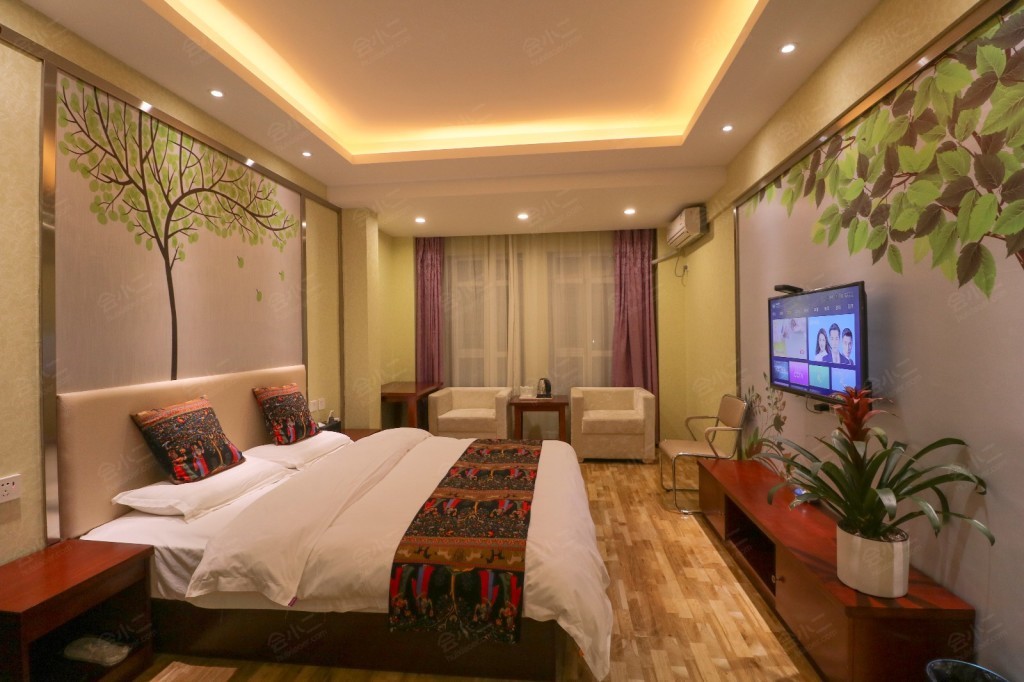 眉县太白山水度假酒店客房恋山惠享大床房高清图片