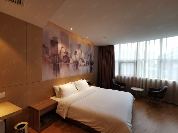 星程酒店（上海江桥曹安公路店）高级大床房