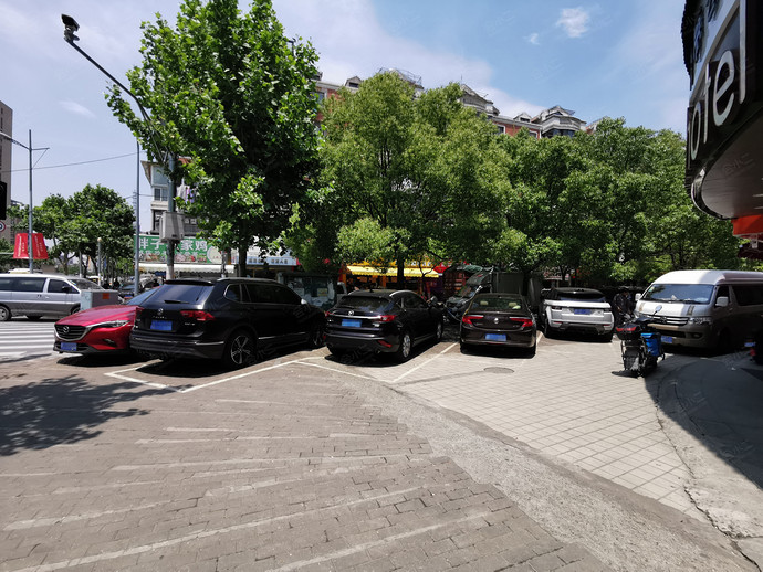 Yuki勇丞酒店（上海周浦万达广场步行街店）