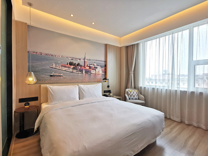 济南解放路亚朵轻居酒店舒适大床房