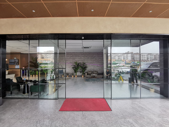 美丽豪酒店（广州白云机场人和地铁站店）外观
