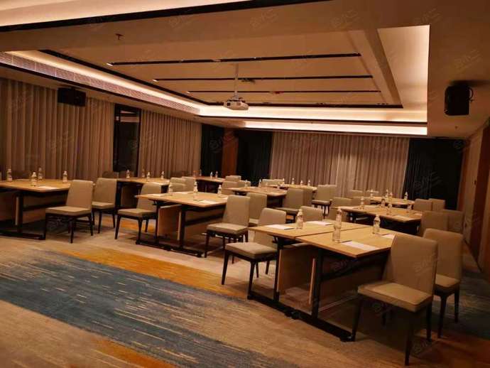 昆明新迎万枫酒店顶层景观会议室