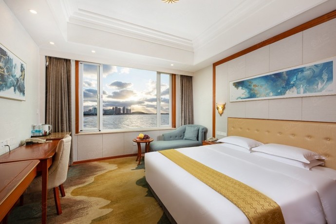 威海金海湾丽呈华廷酒店海景大床房