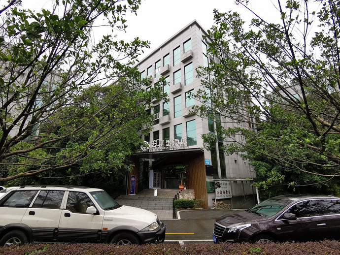 云孚里酒店（成都龙泉总部经济港川师大店）