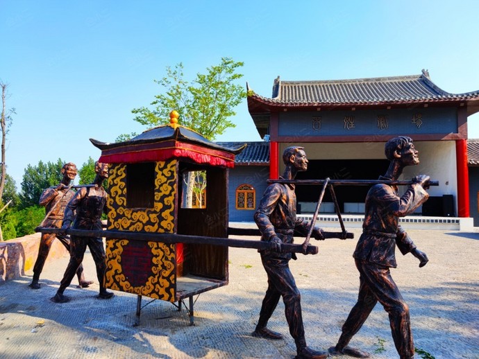 伏羲山红石林景区悬崖酒店娱乐运动