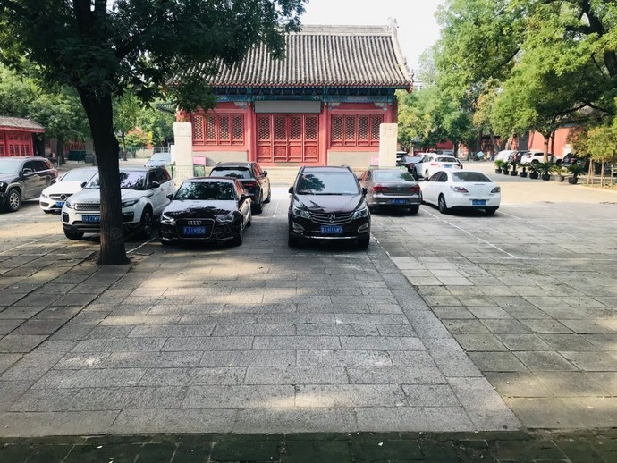 北京报国寺室外