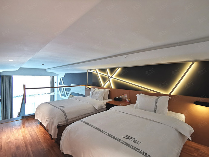 贵阳5F.NET+HOTEL酒店复式电竞双床房