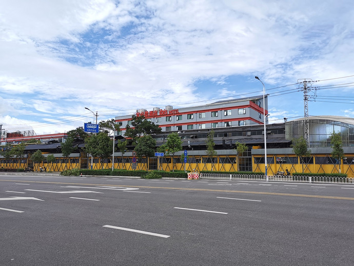 宜必思酒店（昆明南站店）主楼