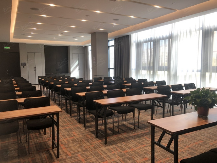 北京鸟巢希尔顿欢朋酒店精英会议室