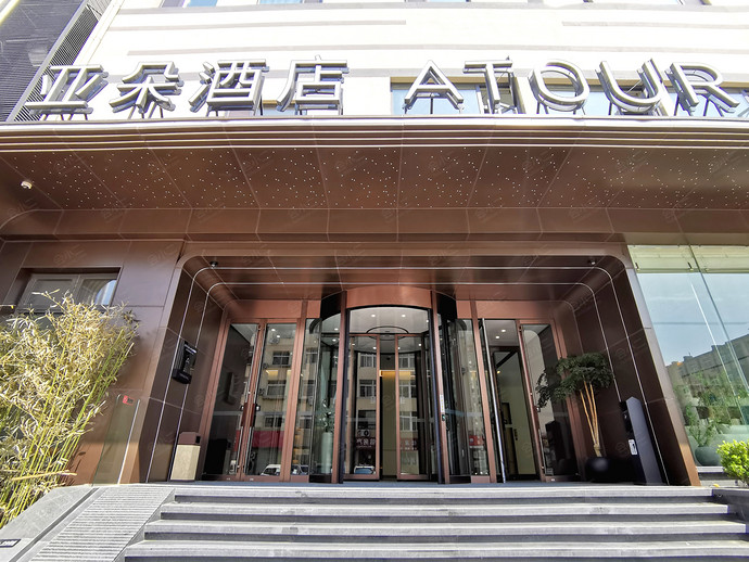 青岛北站振华路亚朵酒店外观