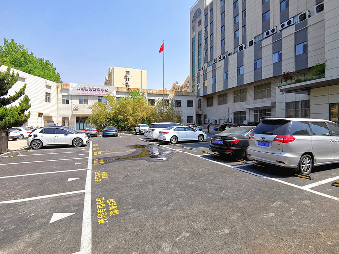 青岛北站振华路亚朵酒店