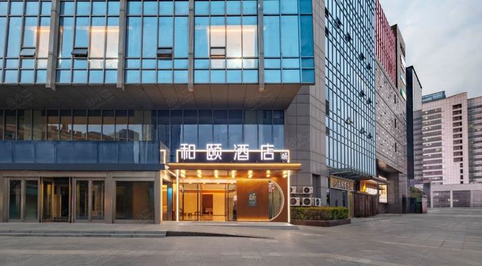 和颐酒店（南京百家湖胜太路地铁站店）