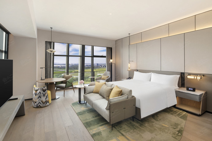 郑州航空港希尔顿逸林酒店豪华大床房