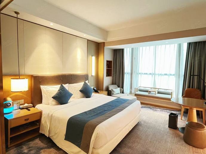 郑州中州华悦饭店（郑州东站万象城店）精致大床房